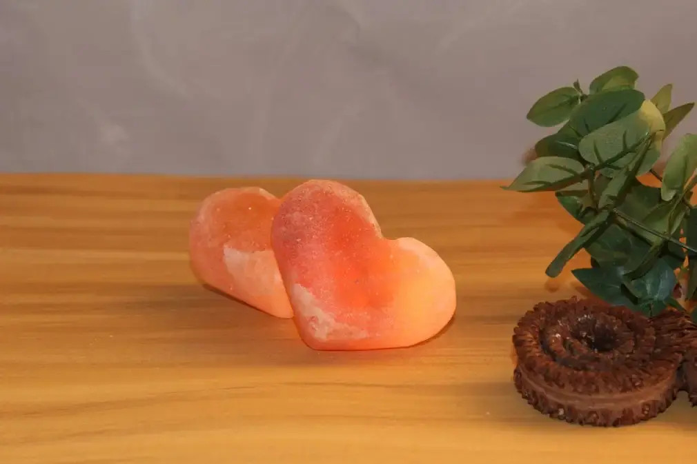 HIMALAYA SALT DREAMS - Wellness Crystal SALT HEART — Himalaya Salt Dreams